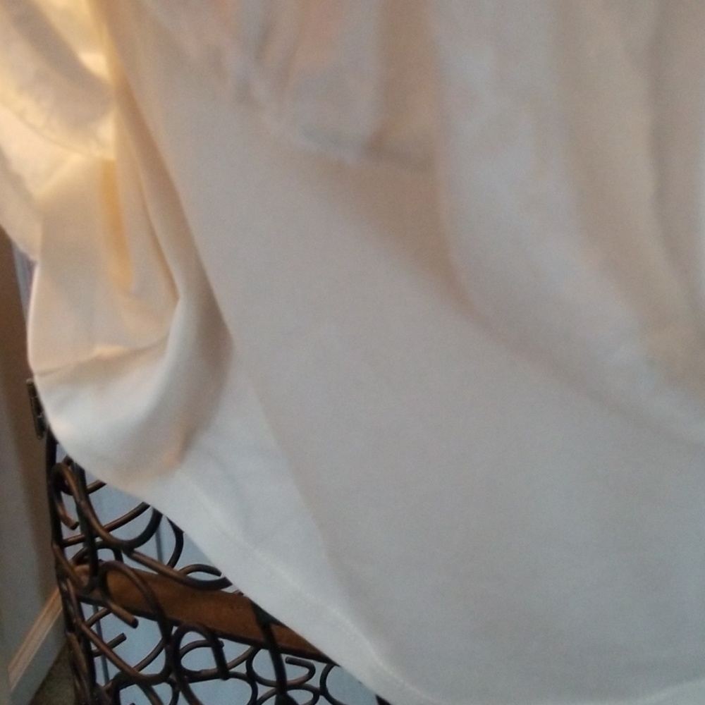 White blouse - Picture 4 of 4